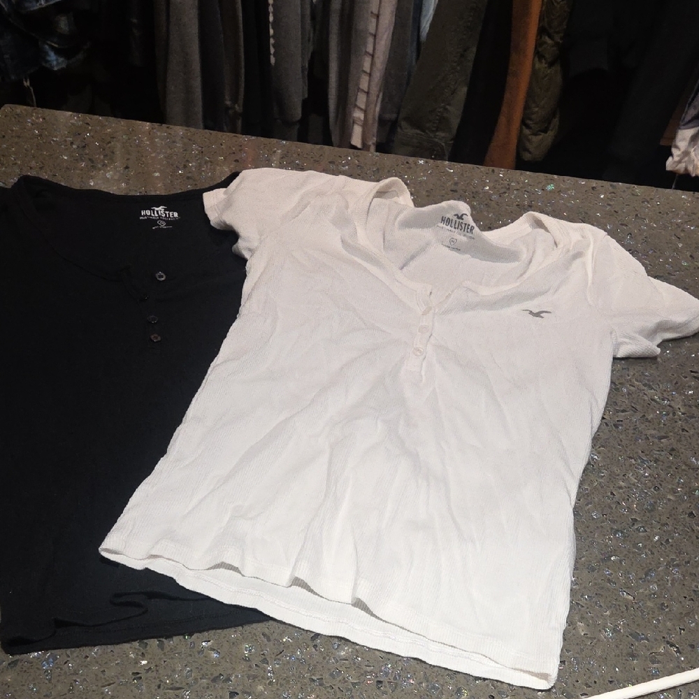 Hollister Juniors Blue and White Tees